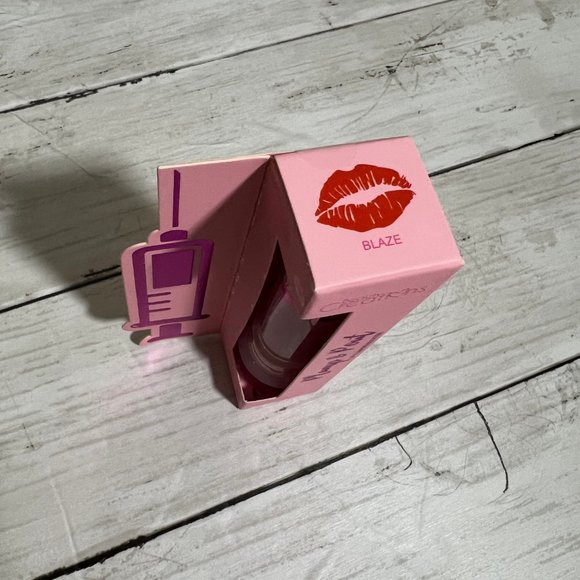 BEAUTY BUNDLE sky high mascara, beauty creations lip plumper & LA Girl blush - Picture 3 of 4